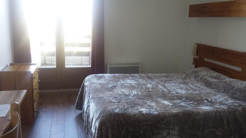 Hotel Yaka Les Angles  Room photo